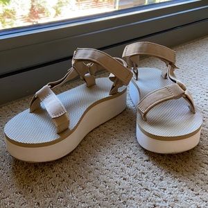 Teva Flatform Universal Lark Tan sandals